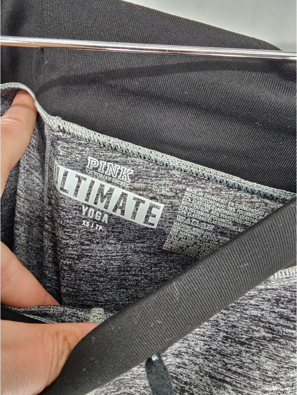 PINK by Victorias Secret Womens Sz XS Ultimate Yoga Jogger Pants Gray Black - Picture 3 of 4
